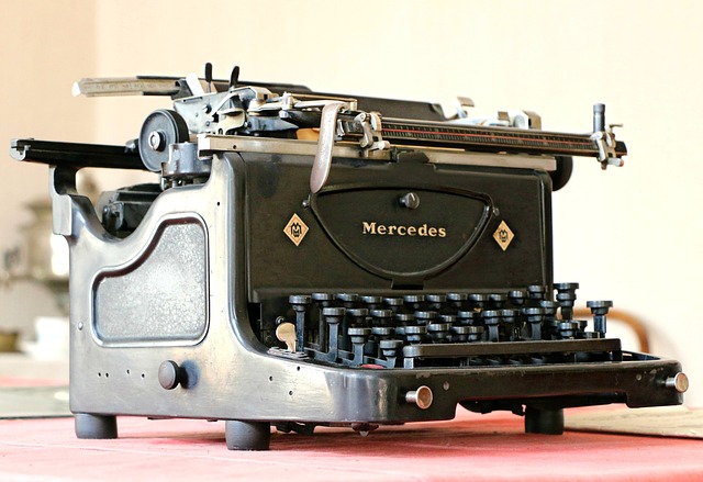 starý psací stroj